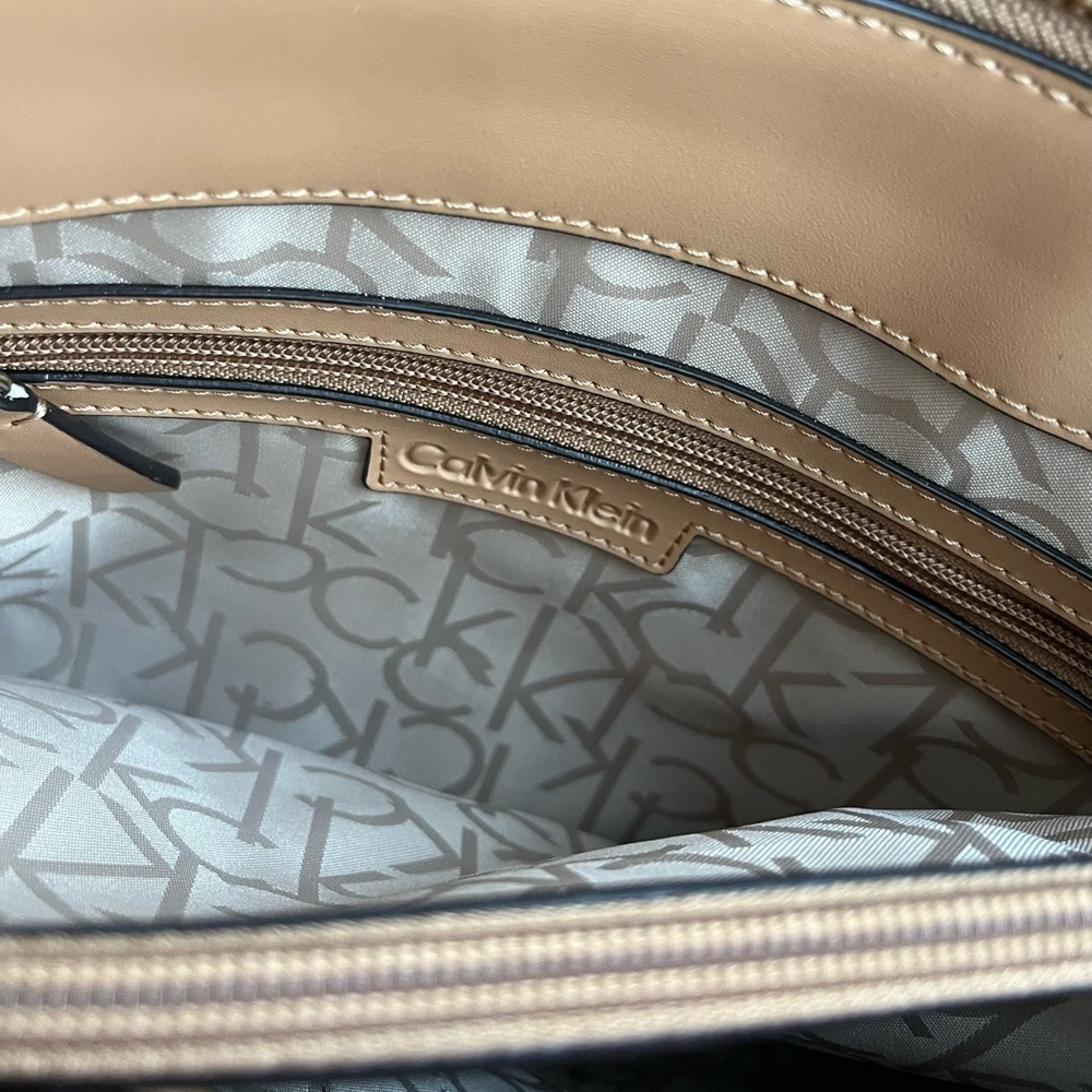 Calvin Klein Women's CK Logo Print Allover Crossbody Bag White Brown CLEAN - Picture 10 of 10